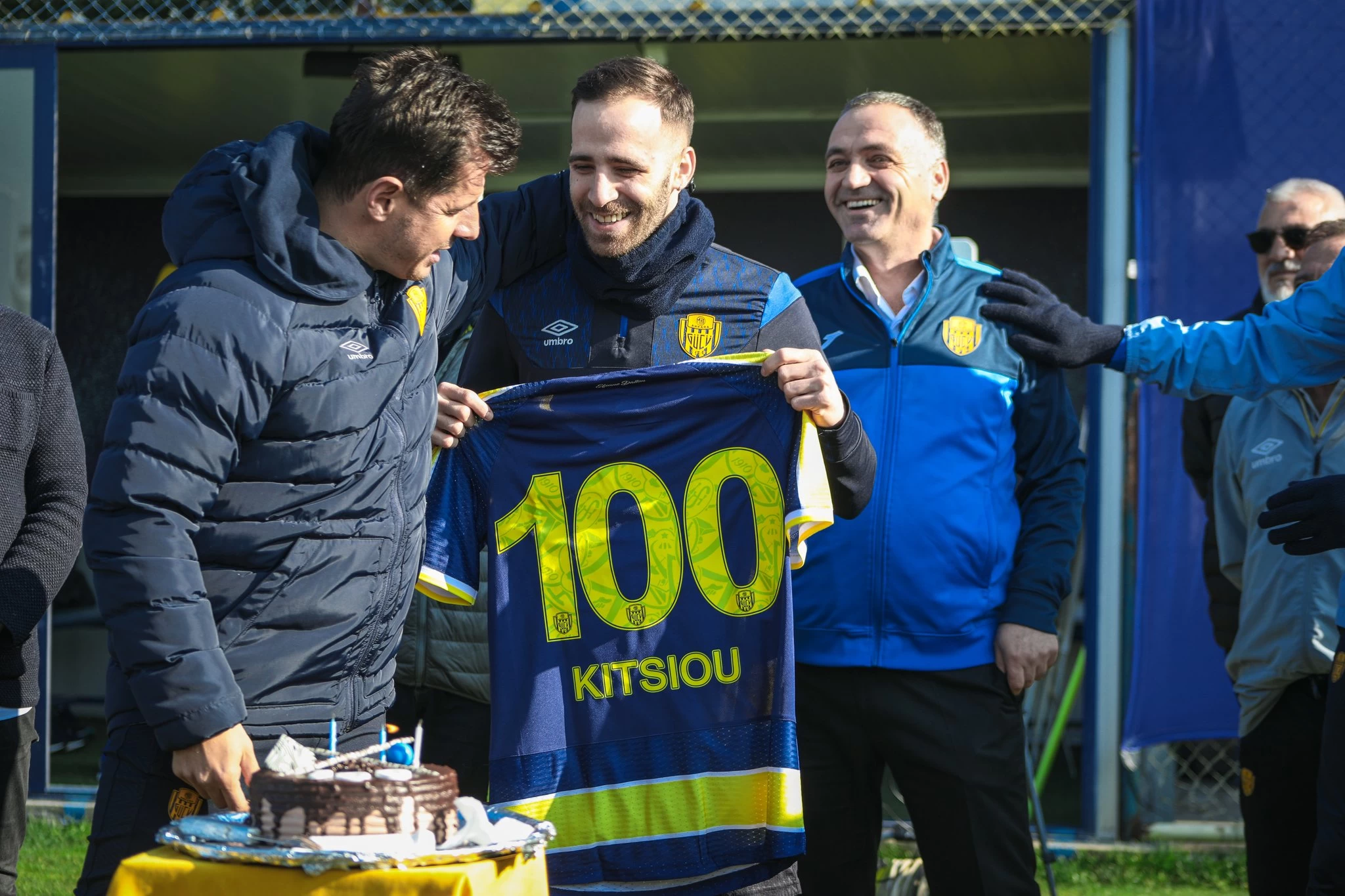 Ankaragücü forması ile 100. maçına çıkan Kitsiou'ya pasta kesildi - Resim : 2