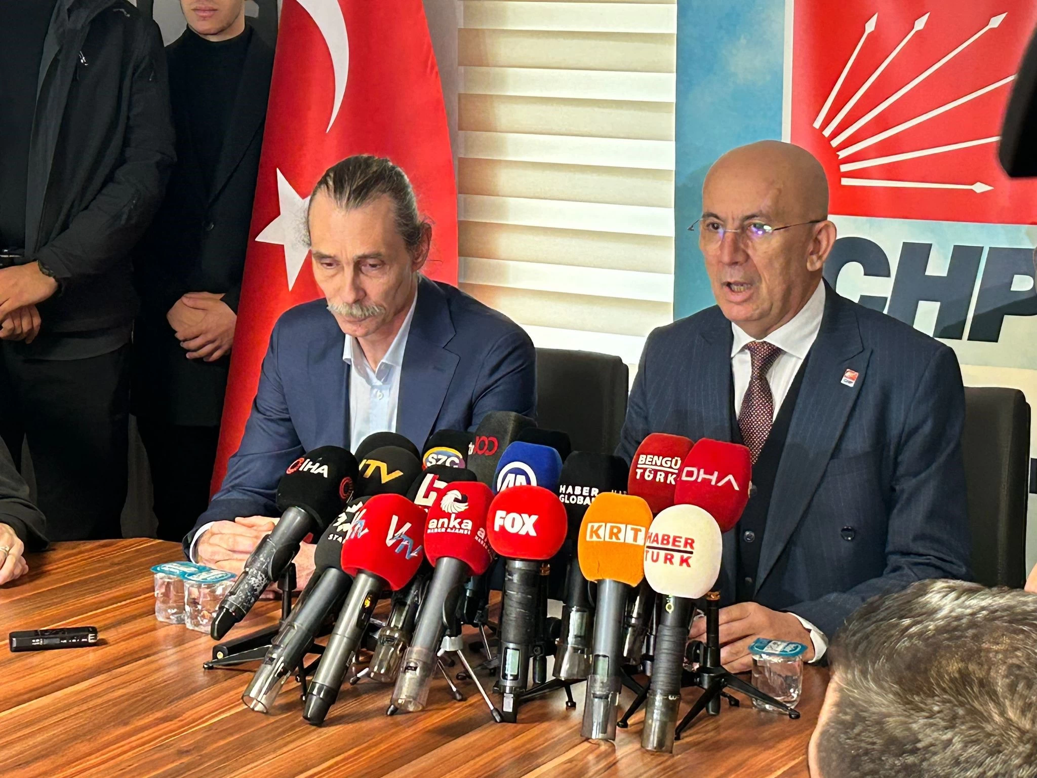 CHP Etimesgut Belediye Başkanı Adayı Beşikçioğlu, CHP Ankara İl Başkanlığı'na ziyarette bulundu