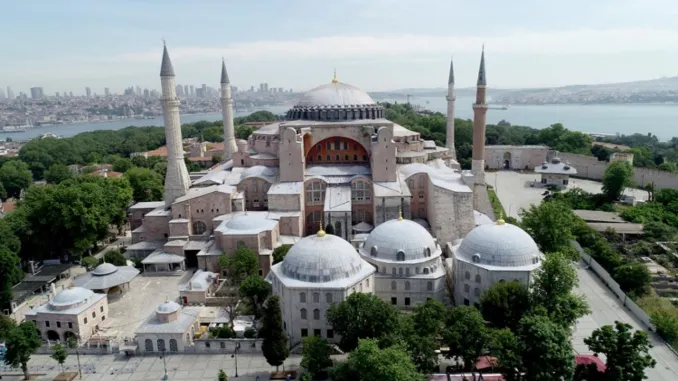 Ayasofya Camisinde yeni düzenleme! 15 Ocak'tan itibaren girişler ücretli olacak! - Resim : 2