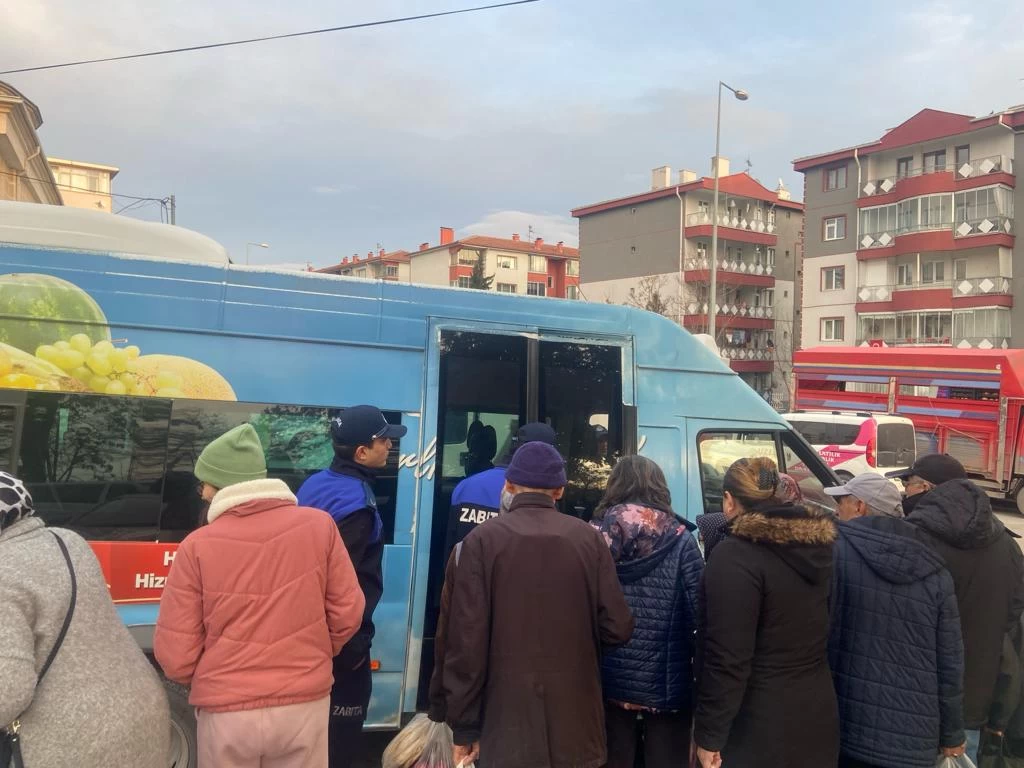 Sincan Belediyesi'nden ilçe vatandaşlarına ücretsiz pazar servisi - Resim : 2