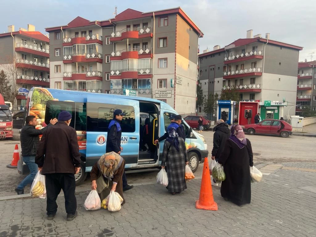 Sincan Belediyesi'nden ilçe vatandaşlarına ücretsiz pazar servisi