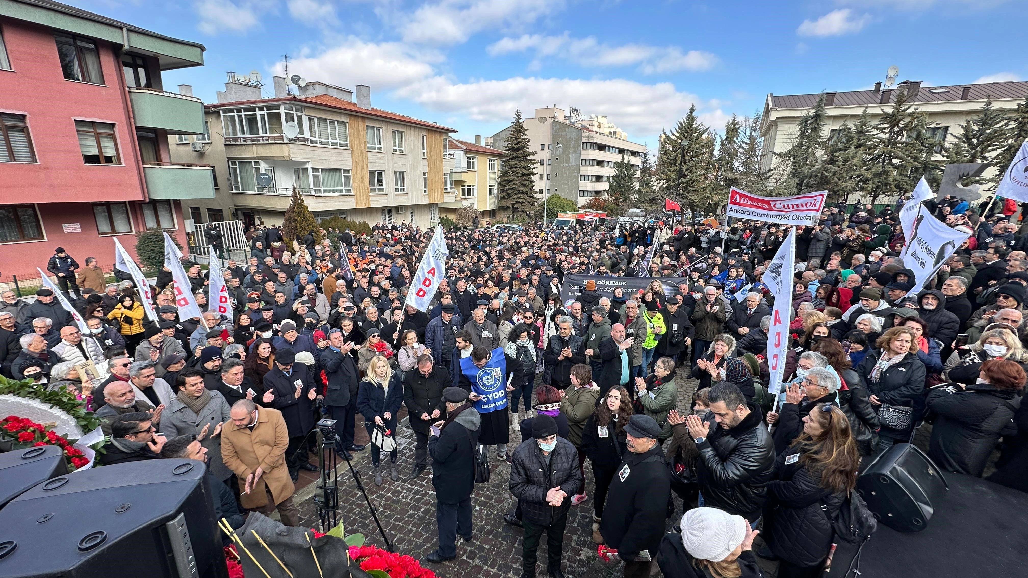 CHP Lideri Özgür Özel Uğur Mumcu'nun Ankara'daki anma töreninde konuştu - Resim : 2