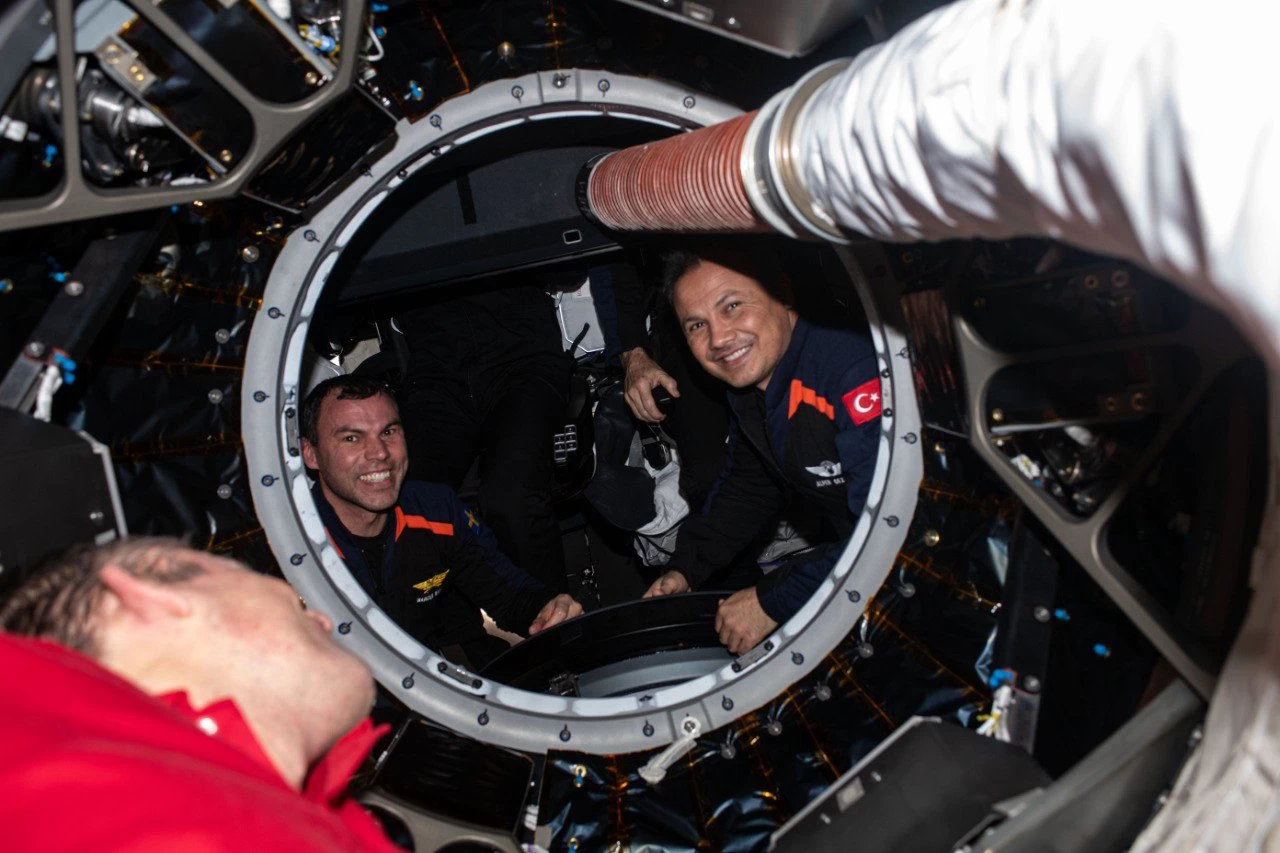 İlk Türk Astronot Alper Gezeravcı uzaya giderken yanına neler götürdüğünü açıkladı - Resim : 2