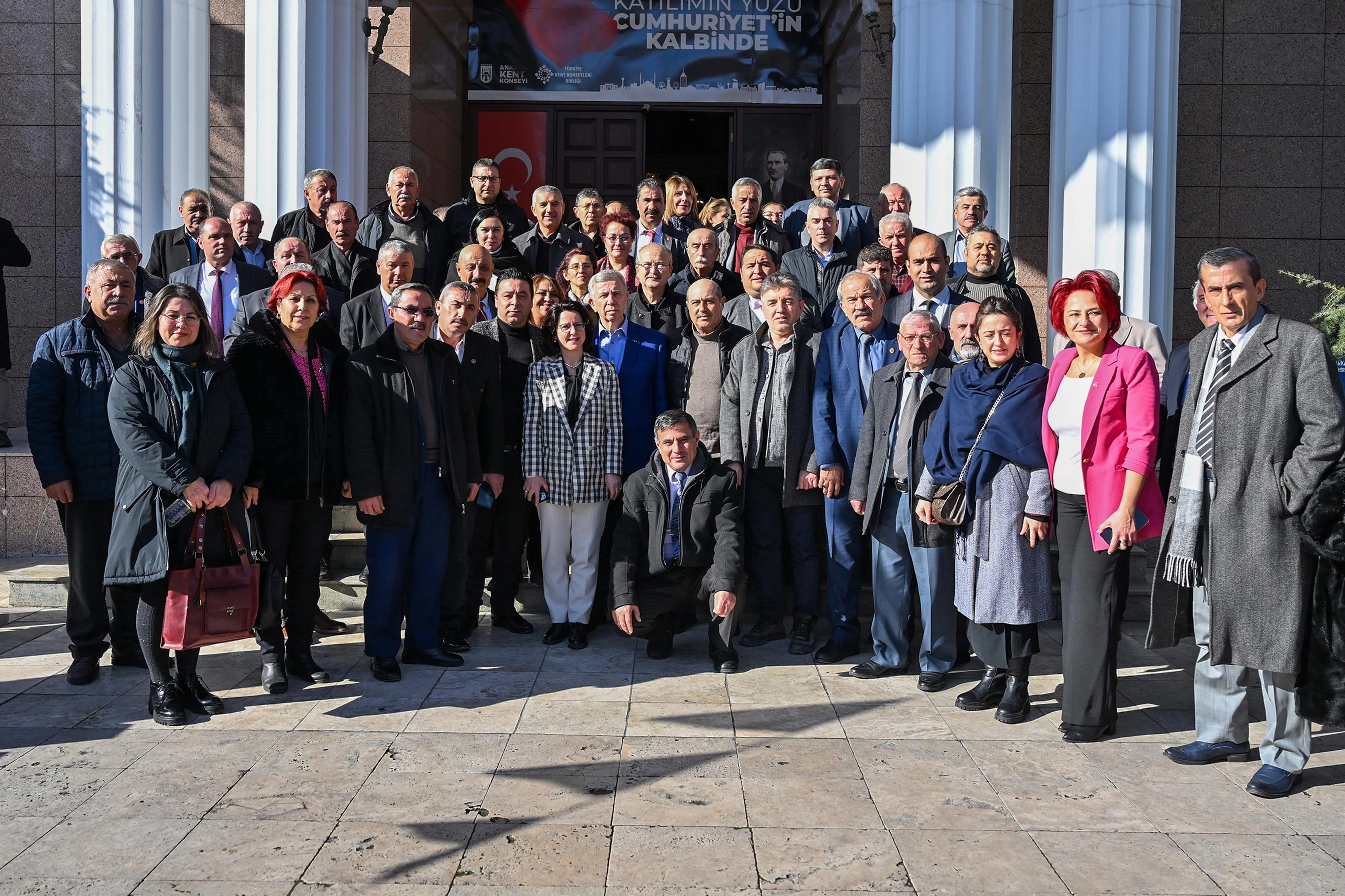 ABB Başkanı Yavaş ile AKK Başkanı Yılmaz Ankara Kent Gönüllüsü muhtarlarla bir araya geldi - Resim : 5