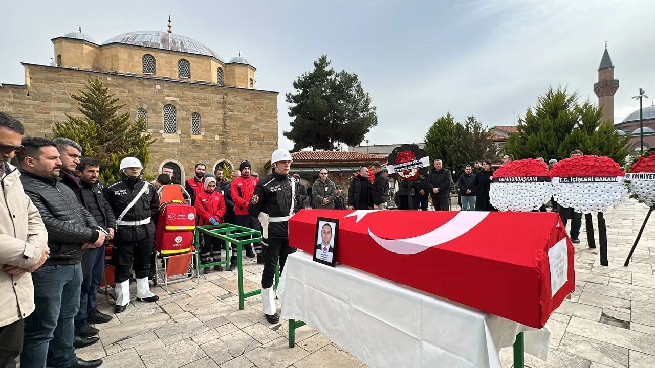 Trafik kazasında şehit olan polis memuru Cengiz Parlak memleketi Merzifon’da defnedildi!
