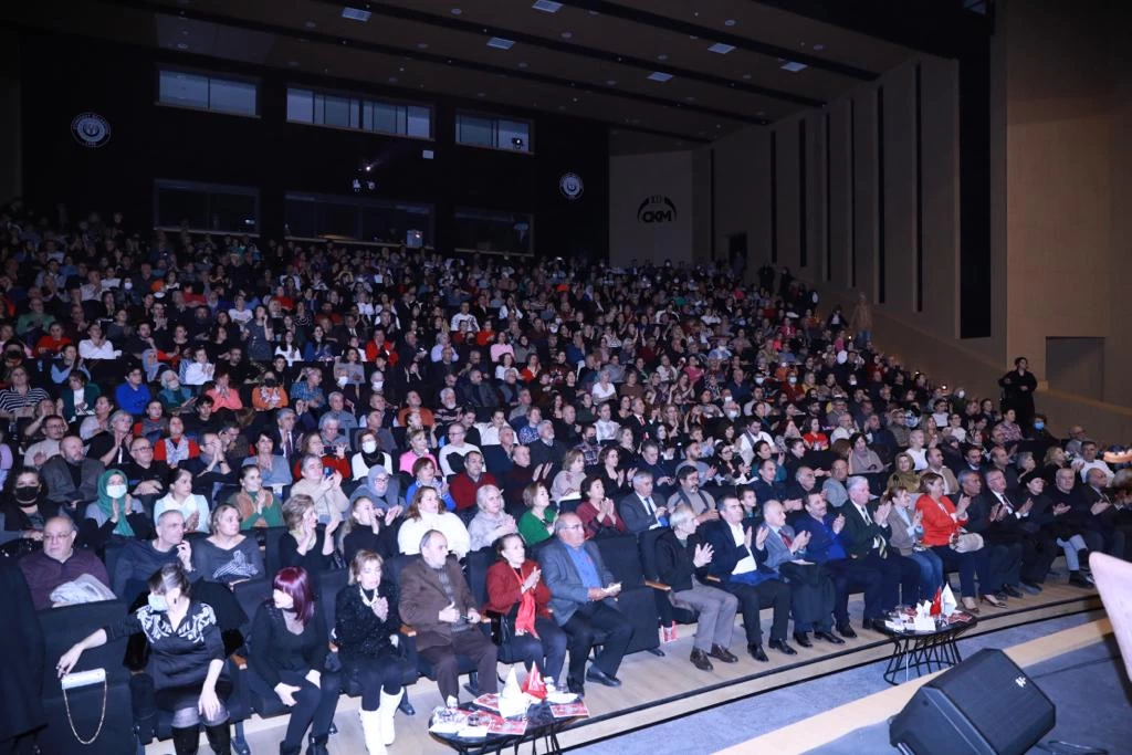 Etimesgut Belediyesi ev sahipliğinde 100. Yıl CKM'de ilk konser yapıldı