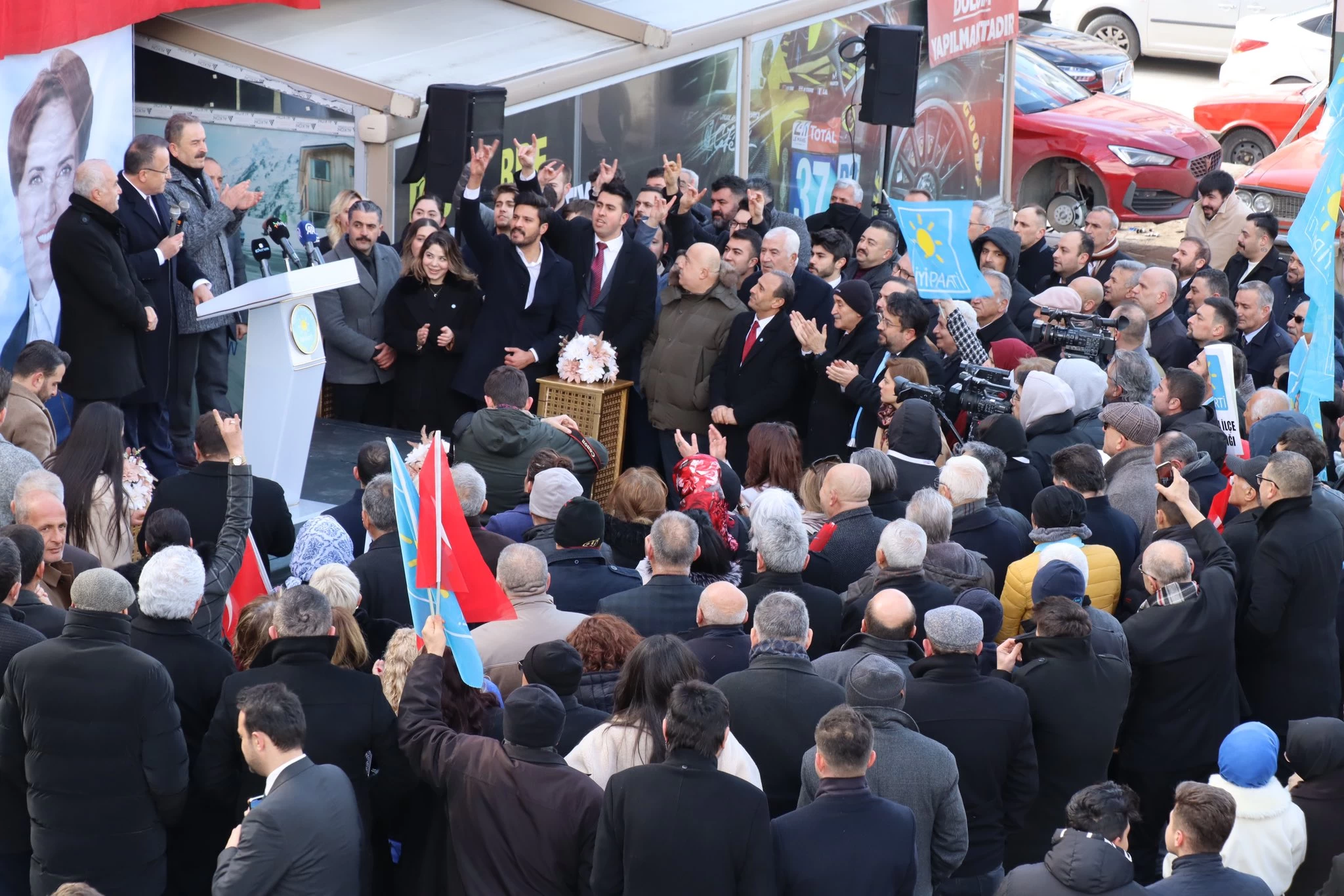 İYİ Parti ABB Başkan Adayı Cengiz Topel Yıldırım'dan rakiplerine sert sözler! Düello çağrısı yaptı