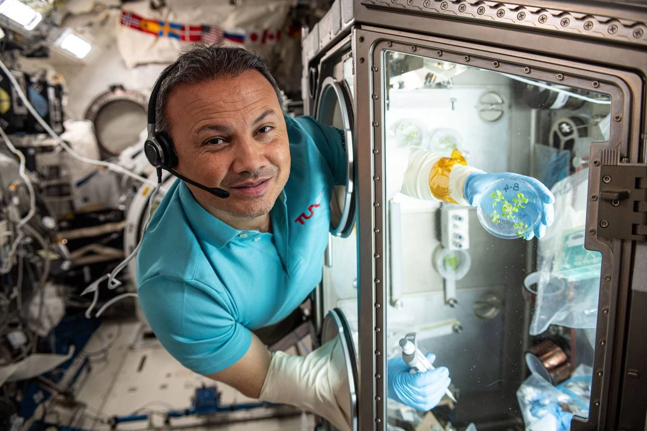 Astronot Alper Gezeravcı'nın dünyaya dönüş yolculuğu 2.kez ertelendi