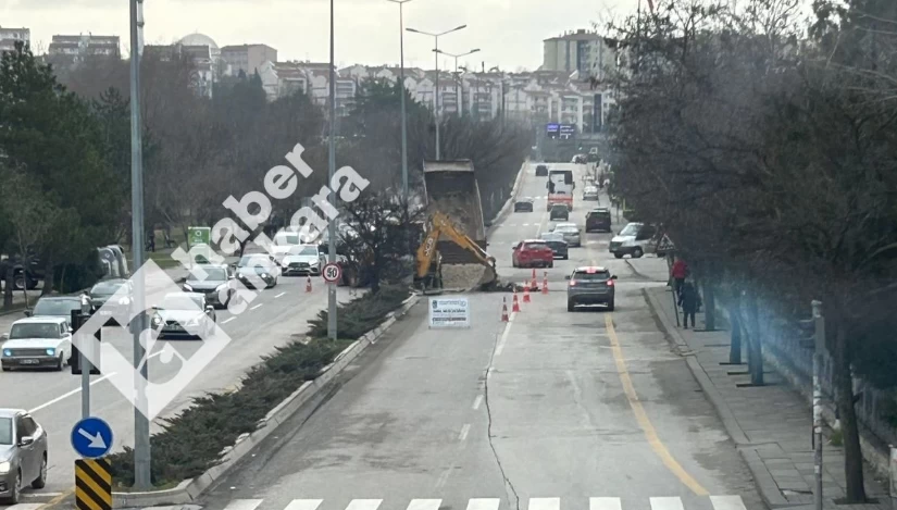 Haber Ankara gündeme getirmişti! Kardelen Mahallesi'ndeki yol çökme sorununa ABB ASKİ ekipleri müdahale etti! - Resim : 2