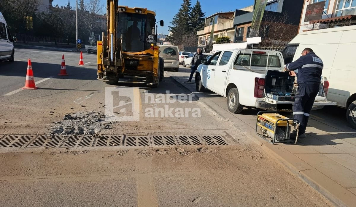 Haber Ankara gündeme getirmişti! Kardelen Mahallesi'ndeki yol çökme sorununa ABB ASKİ ekipleri müdahale etti! - Resim : 3