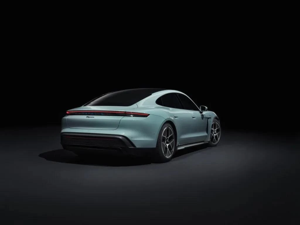 Otomobil tutkunlarının ağzını açık bırakan 2025 Model Porsche Taycan'ın tanıtımı yapıldı