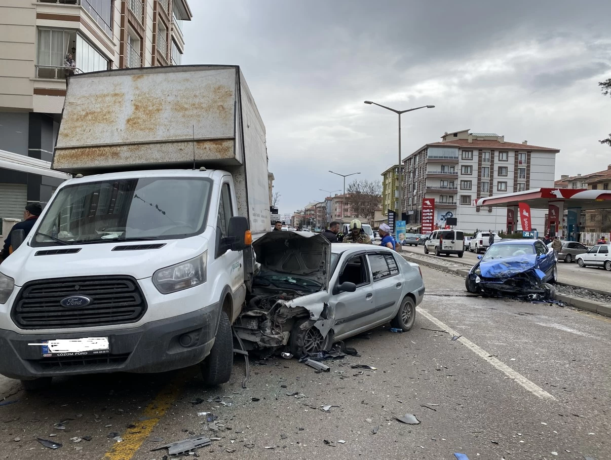 Ankara Çubuk'ta meydana gelen trafik kazasında 5 kişi yaralandı!