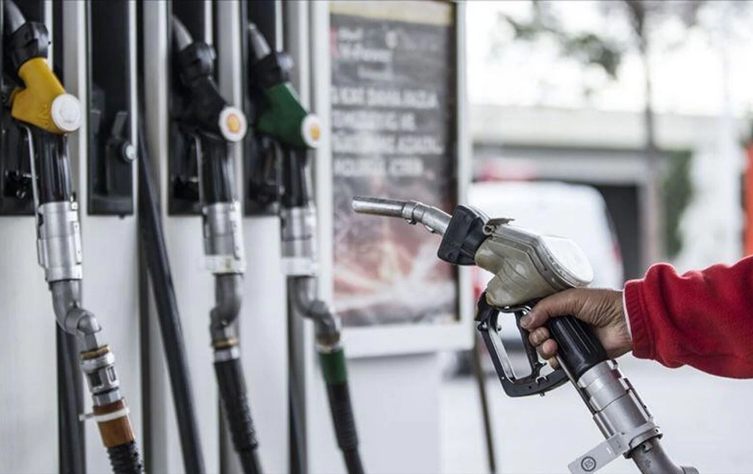 Akaryakıt istasyonlarında bu rakamı görünce şaşırmayın zam resmen geldi! Motorinin ardından bu kez benzine kallavi zam