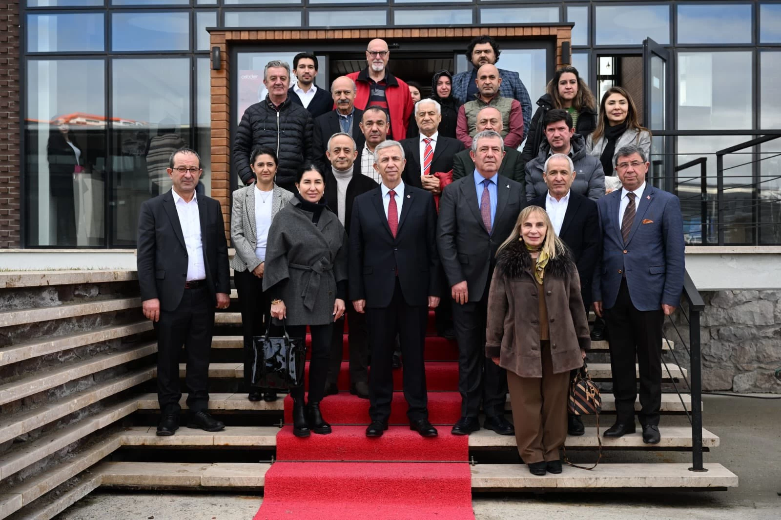 Ankara Büyükşehir Belediye Başkanı ve Başkan Adayı Mansur Yavaş açıkladı! Rozetimizi çıkardık kimseyi ayırmadık