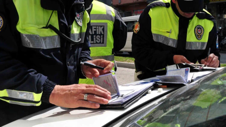 Yola çıkacak her sürücüyü ilgilendiriyor 6.439 TL ceza açıklandı! Bu şekilde araç kullanıyorsanız başınız dertte - Resim : 2