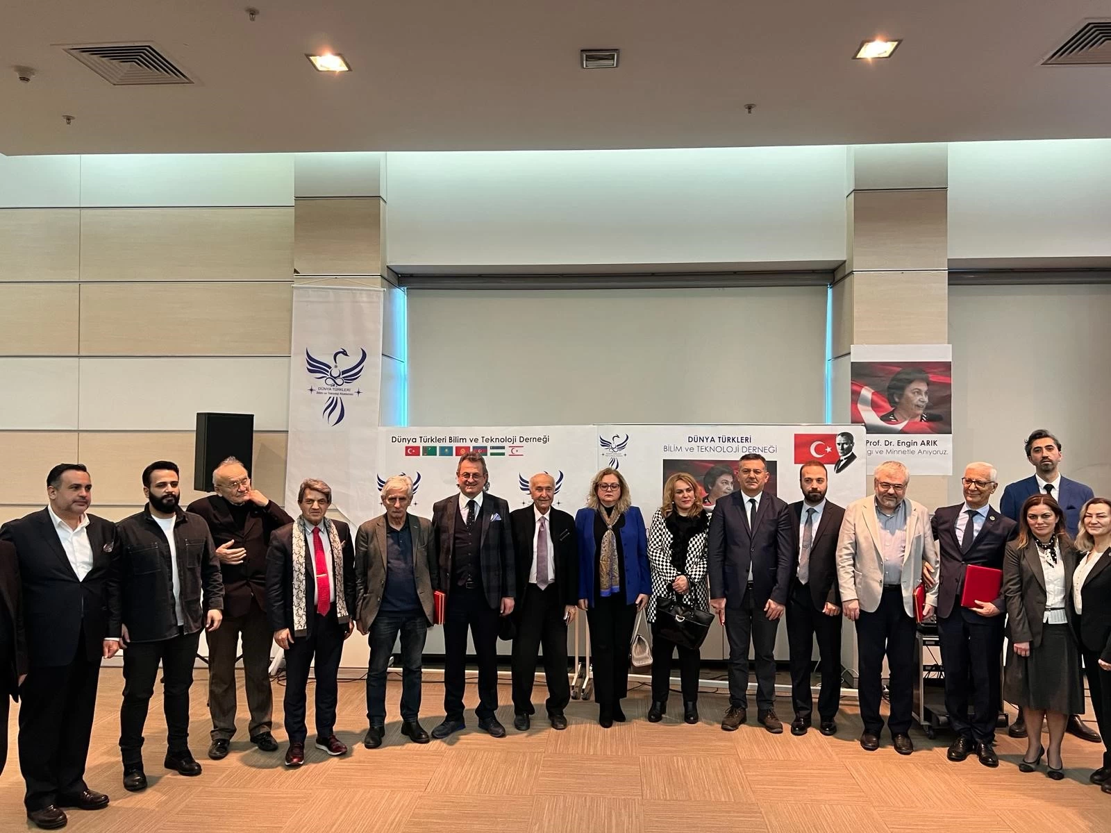 Dünya Türkleri Bilim Teknoloji Akademisi Ankara'da konferans düzenledi!