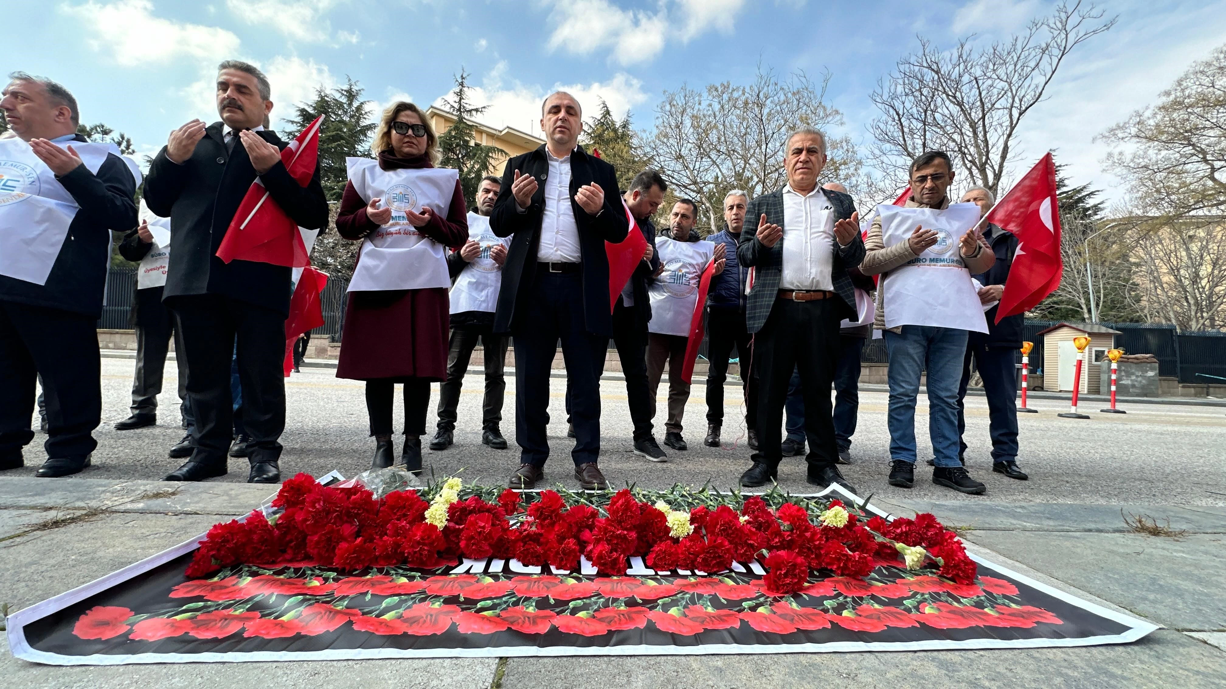 Ankara Merasim Sokak'ta şehit olanlar için Büro Memur-Sen'den anma etkinliği!