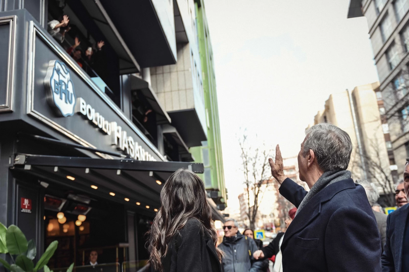 ABB Başkanı Yavaş Tunalı Hilmi Caddesi’nde esnaf ve vatandaşlarla bir araya geldi!