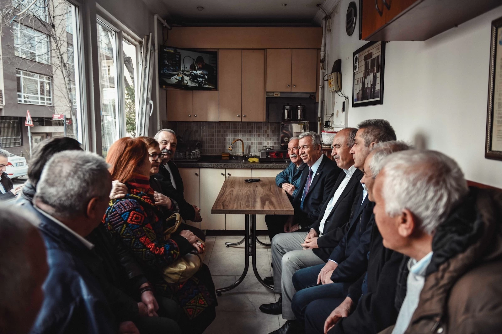 ABB Başkanı Yavaş Tunalı Hilmi Caddesi’nde esnaf ve vatandaşlarla bir araya geldi! - Resim : 2