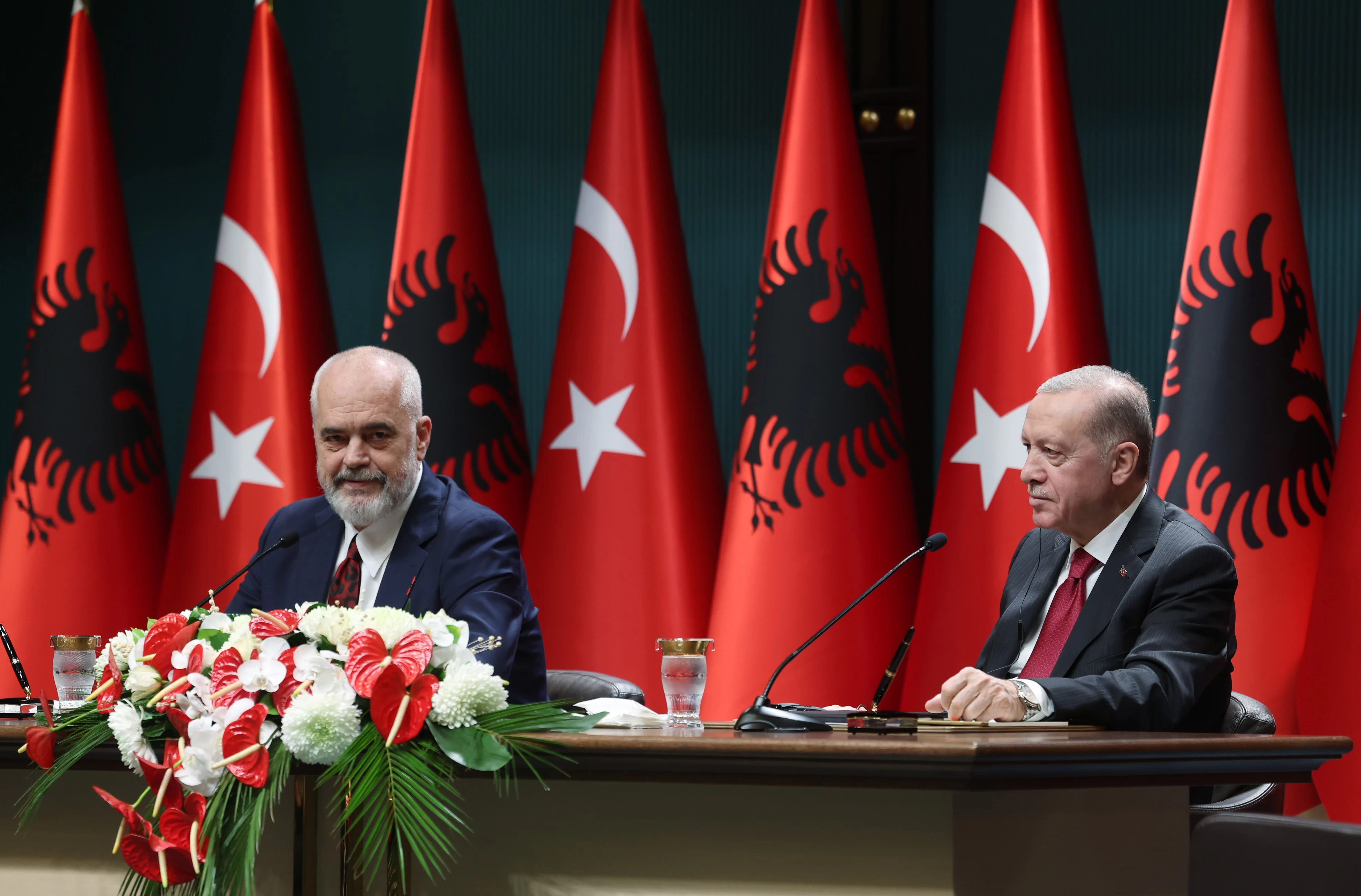 Cumhurbaşkanı Erdoğan'dan Arnavutluk açıklaması! İlişkilerimizi zehirlemek isteyenlere fırsat vermeyeceğiz