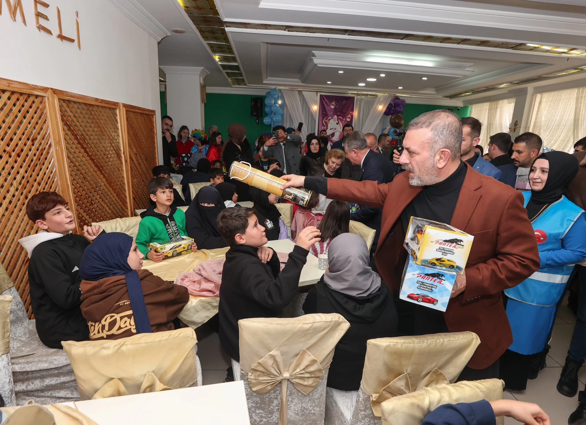Sincan Belediye Başkanı Murat Ercan Hanımeli Konağı'nda çocuklar ile buluştu - Resim : 2