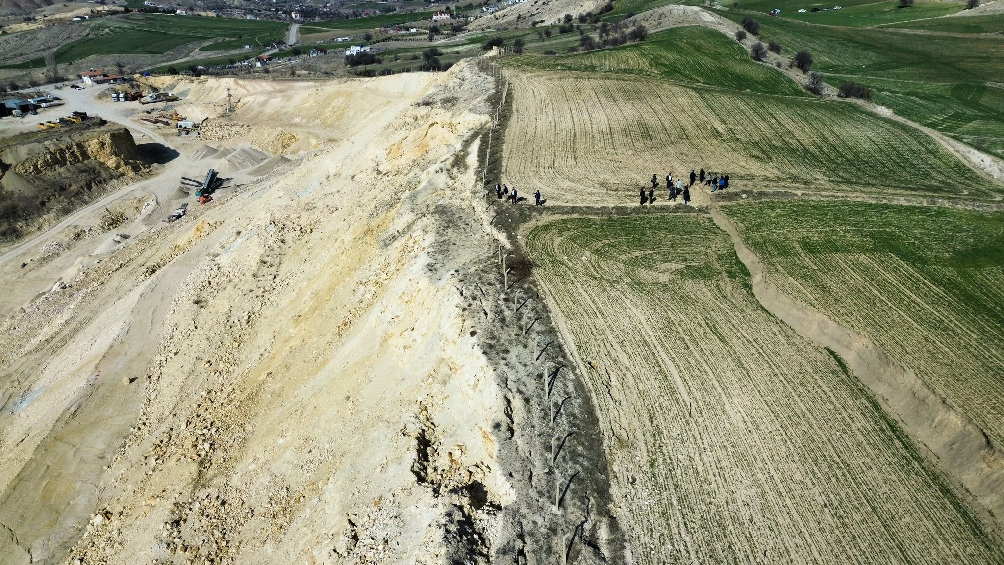 Ankara Kızılcahamam'da dinamit patlatan taş ocağı vatandaşları korkutuyor - Resim : 2