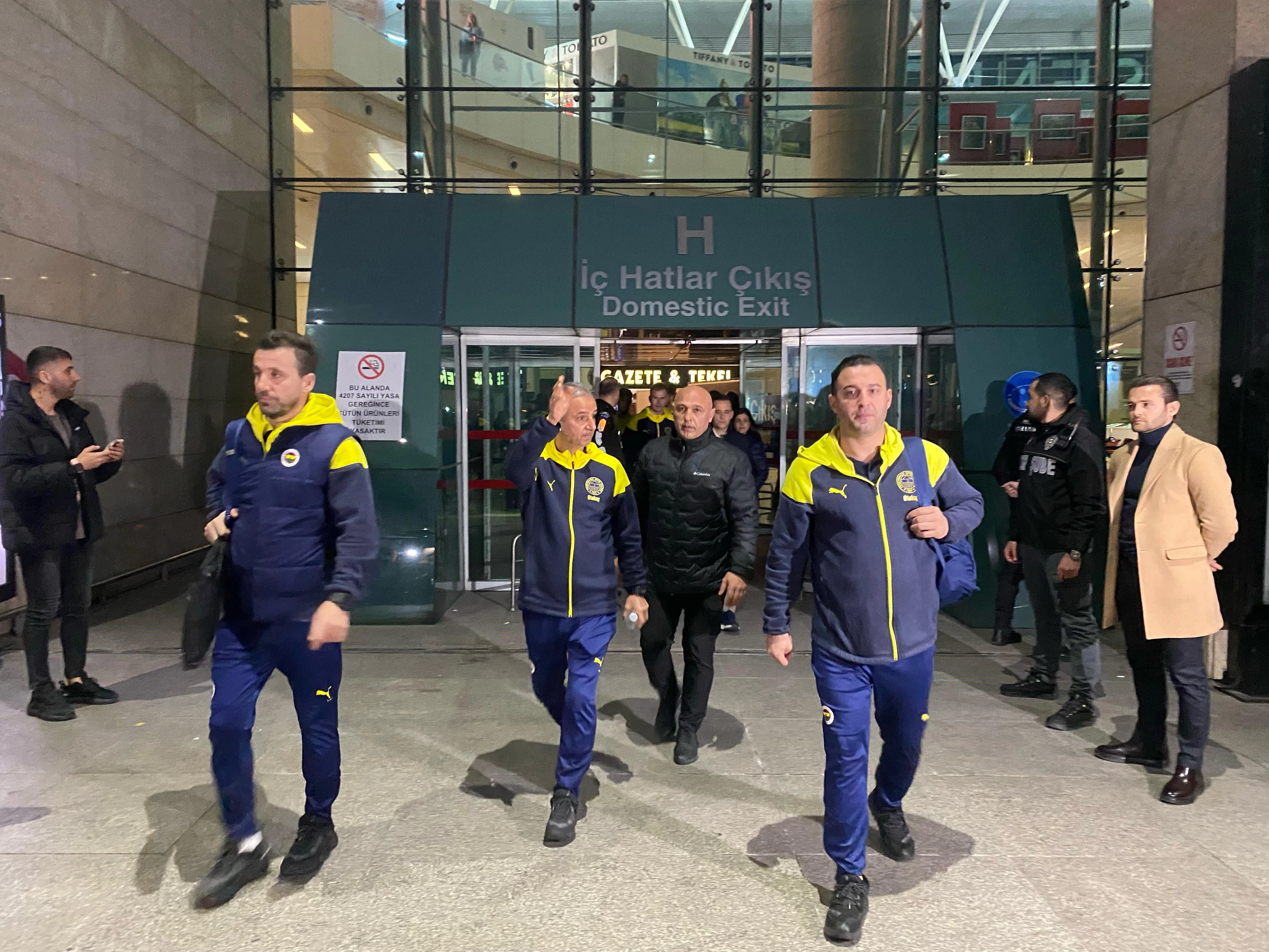 MKE Ankaragücü ile karşılaşacak Fenerbahçe kafilesi Ankara'ya geldi!