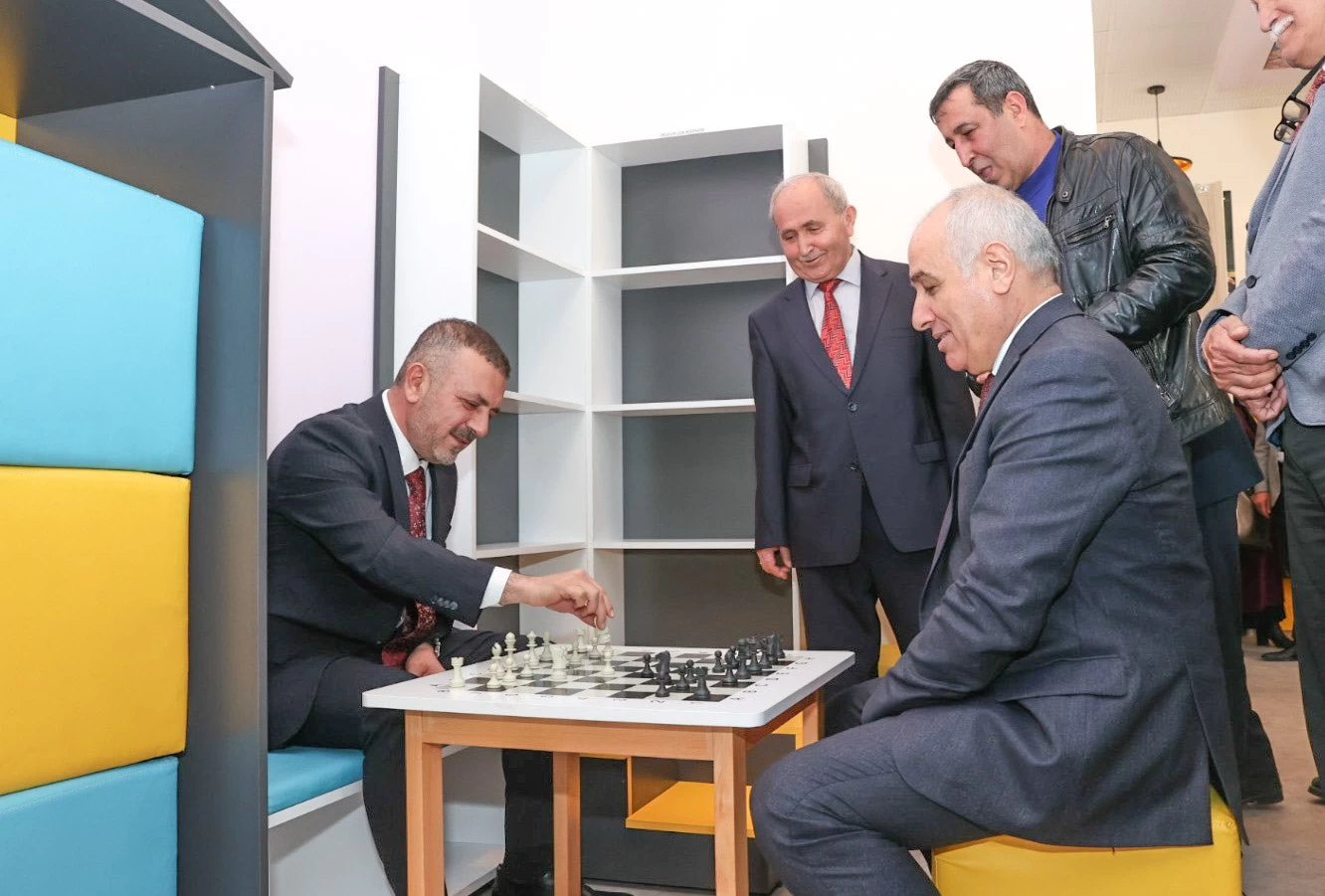 Sincan Belediye Başkanı Murat Ercan Z Kütüphane'nin açılışına katıldı - Resim : 2