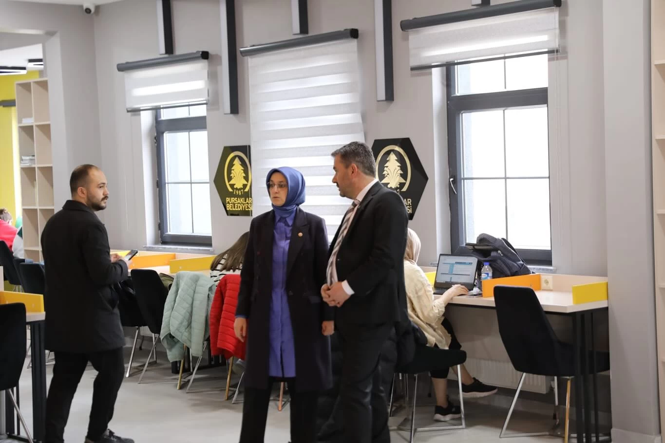 Pursaklar Belediye Başkanı Ertuğrul Çetin Alev Alatlı Millet Kıraathanesini ziyaret etti
