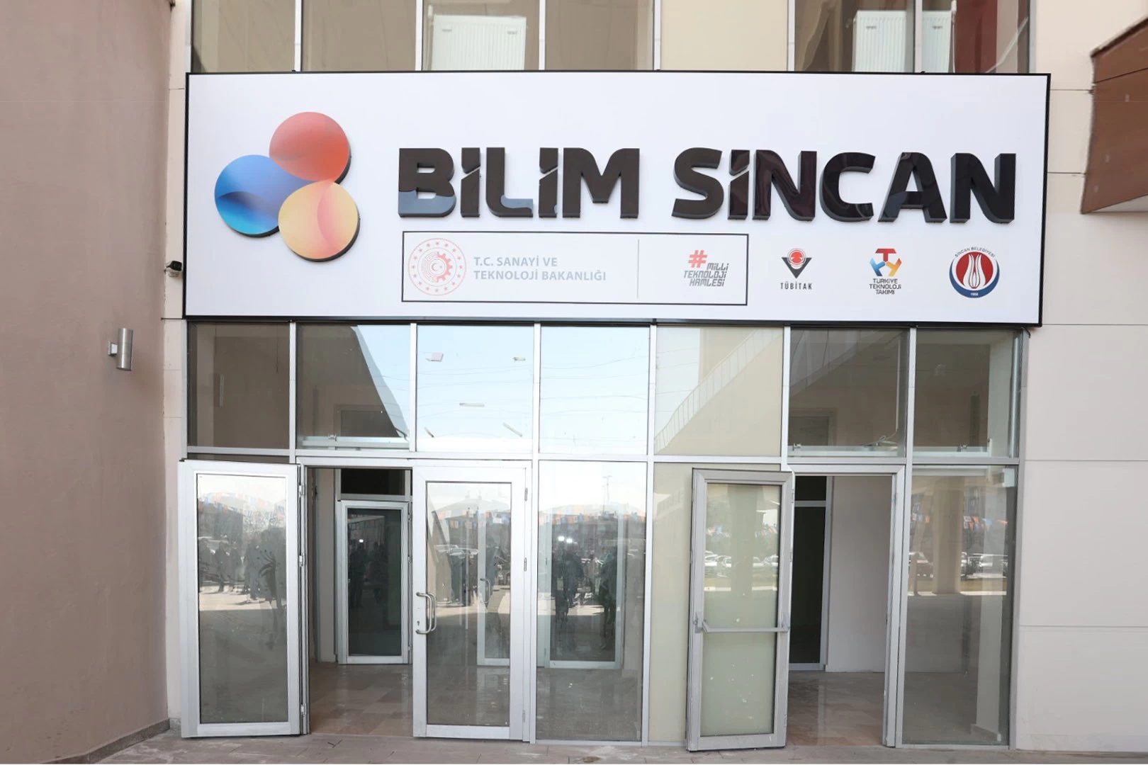 Sincan Belediye Başkanı Murat Ercan Bilim Sincan'ın yakında açılacağını söyledi