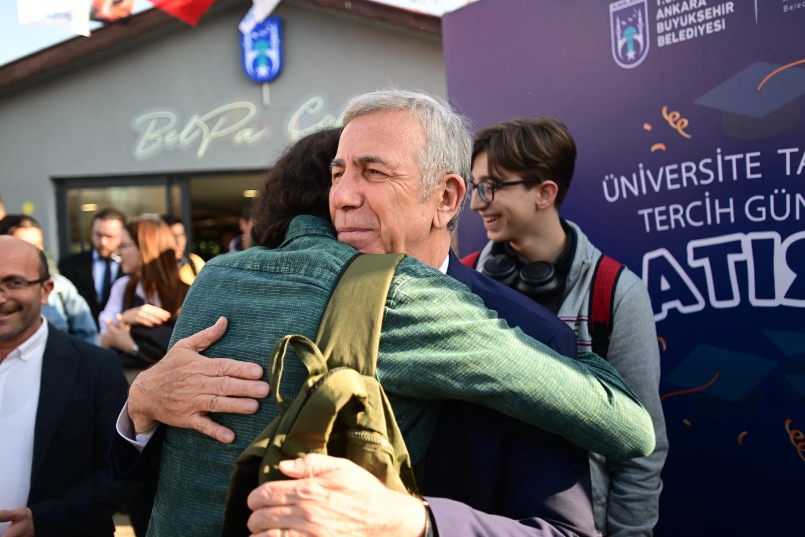 ABB Başkanı Yavaş, gençlerle Beştepe'de yenilenen kafe ve spor kompleksinin açılışına katıldı! - Resim : 2