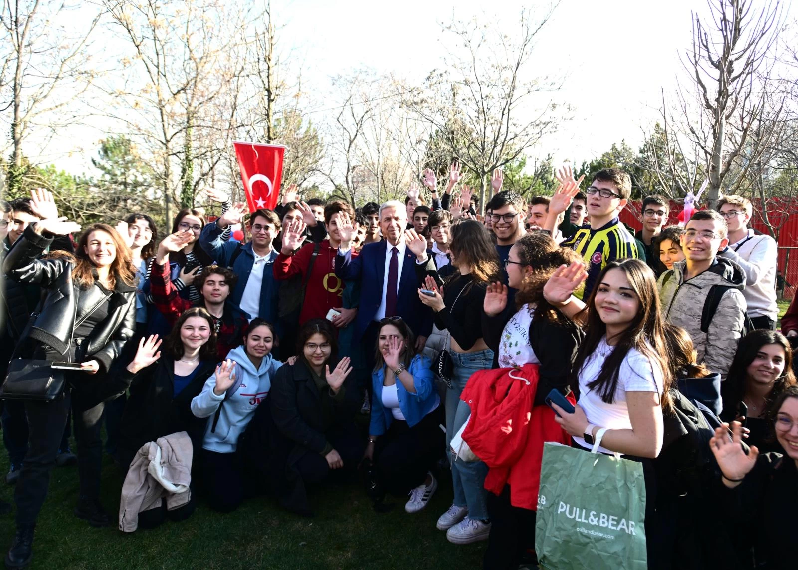 ABB Başkanı Yavaş, gençlerle Beştepe'de yenilenen kafe ve spor kompleksinin açılışına katıldı! - Resim : 4