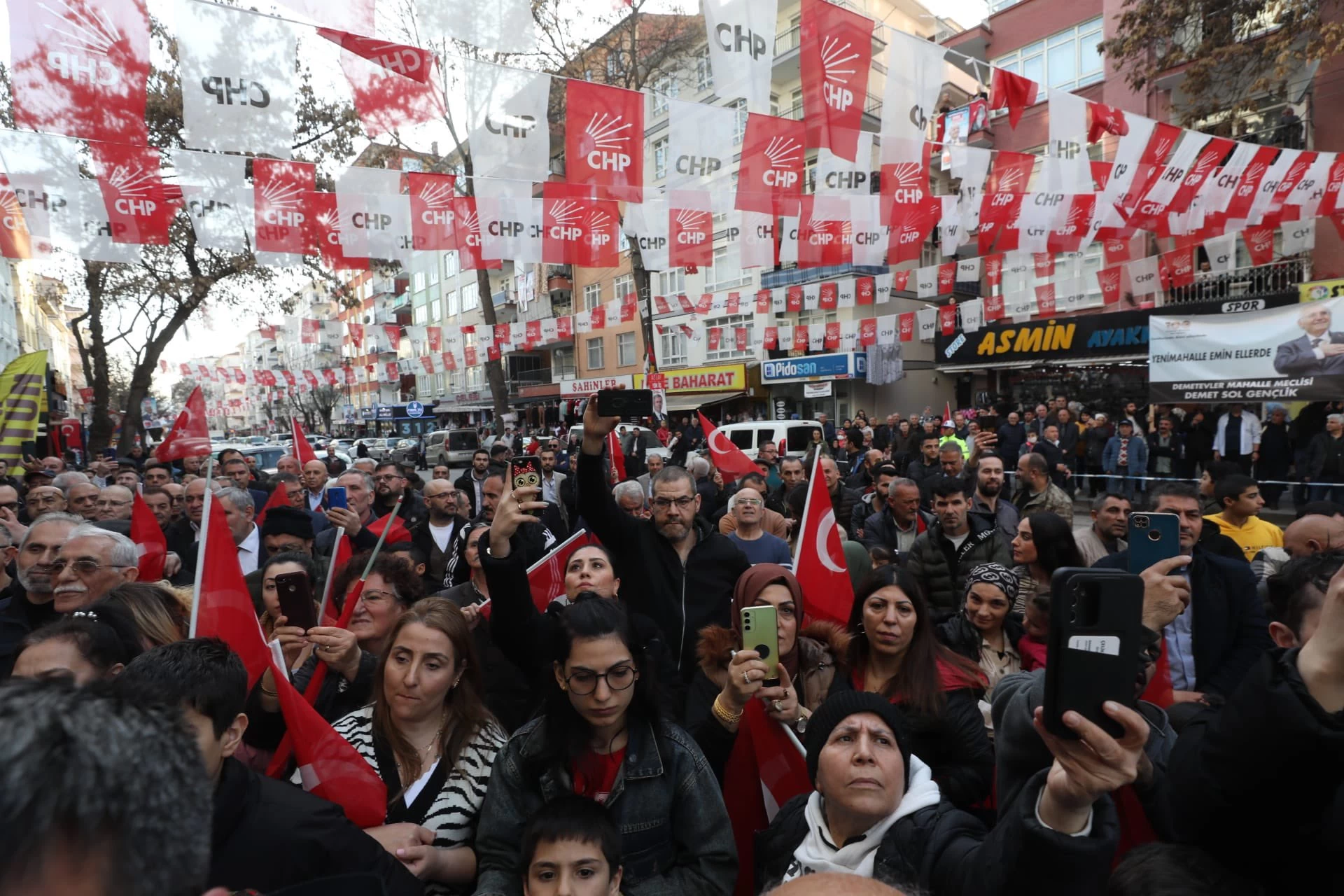 Yenimahalle Belediye Başkanı Fethi Yaşar Demetevler Seçim Koordinasyon Merkezinin açılışını yaptı - Resim : 2