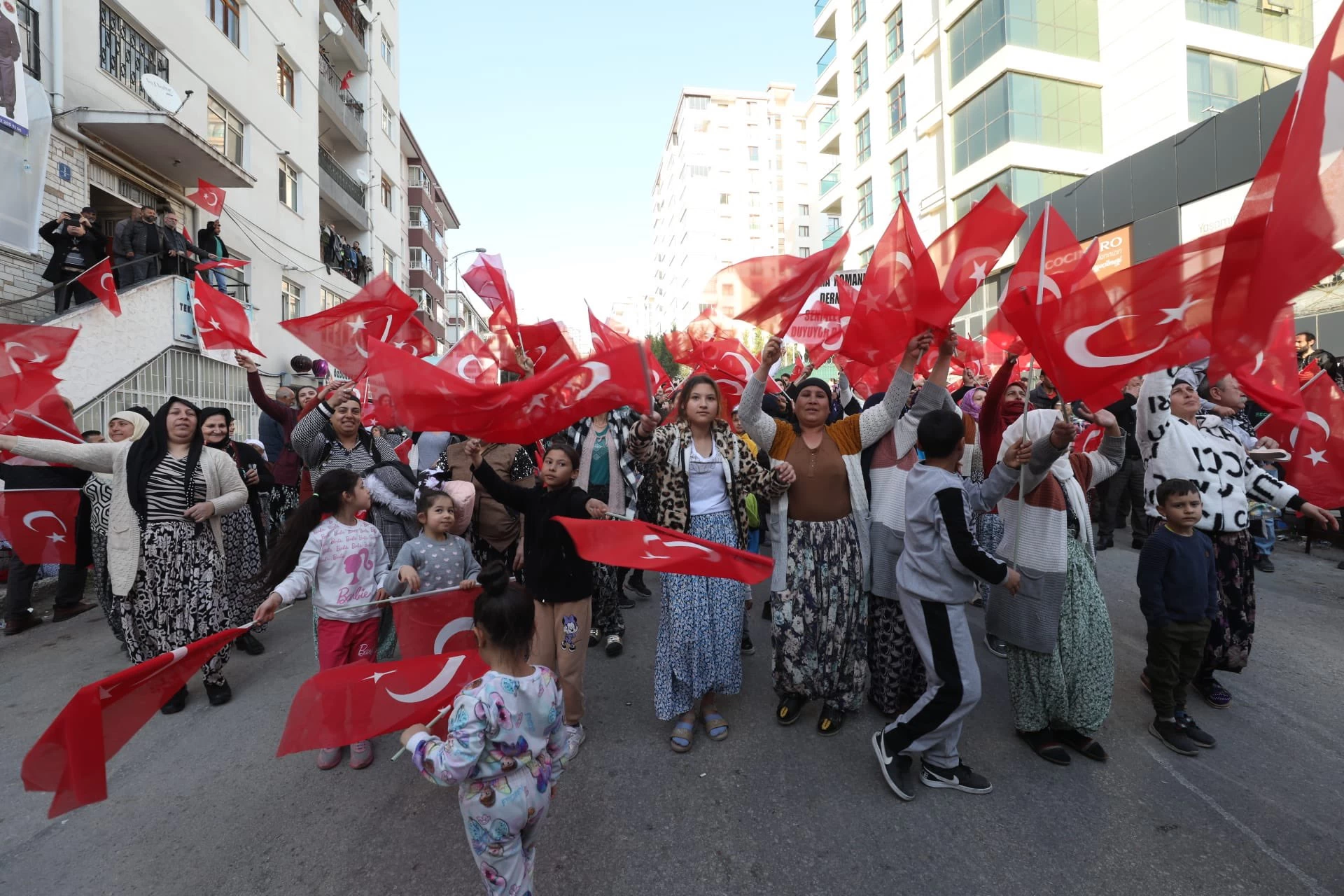 Yenimahalle Belediye Başkanı Fethi Yaşar Ankaralı Romanlar ile bir araya geldi