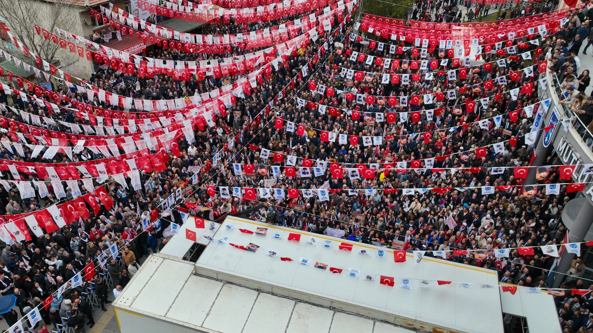 Mamak Aile Yaşam Merkezi'nin açılışı CHP Genel Başkanı Özel'in katılımıyla yapıldı! - Resim : 3