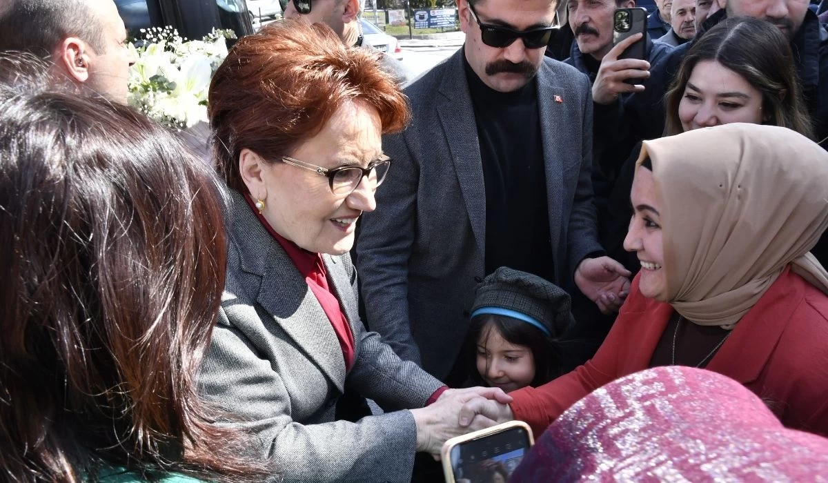 İYİ Parti Lideri Akşener Ankara'da esnaf ziyaretinde! Size faydası olacak kişiye oy verin