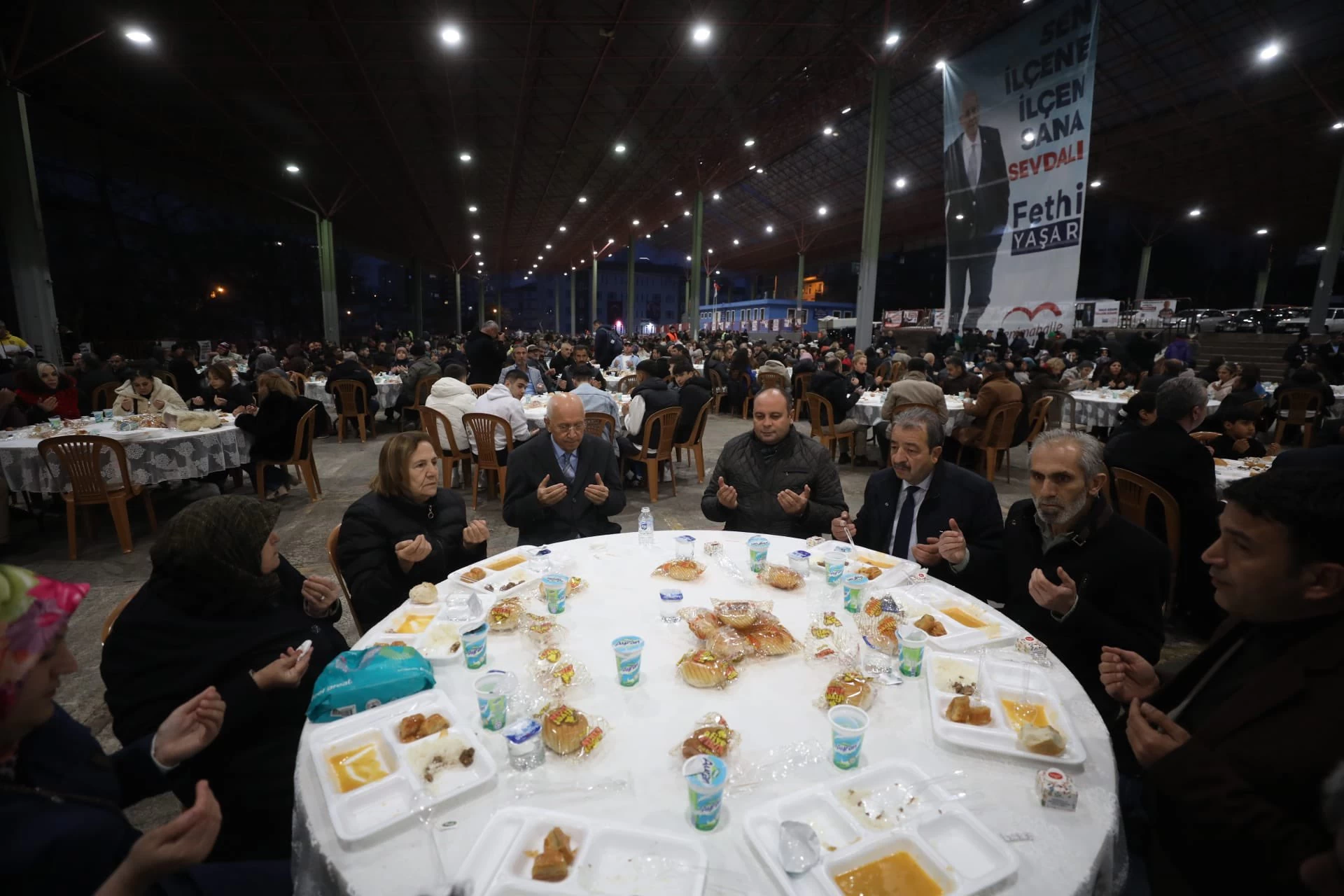 Yenimahalle Belediyesi tarafından Geleneksel Mahalle İftarı gerçekleştirildi