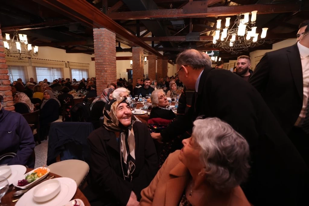 Bakan Özhaseki, Ankara’da kentsel dönüşüm hak sahipleriyle iftarda bir araya geldi!