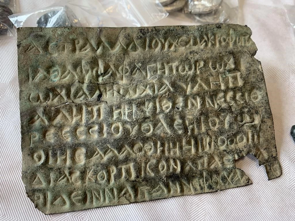 Bakan Ersoy duyurdu! Fransa'da yakalanan 8 bin 659 tarihi eser Türkiye’ye iade edilecek