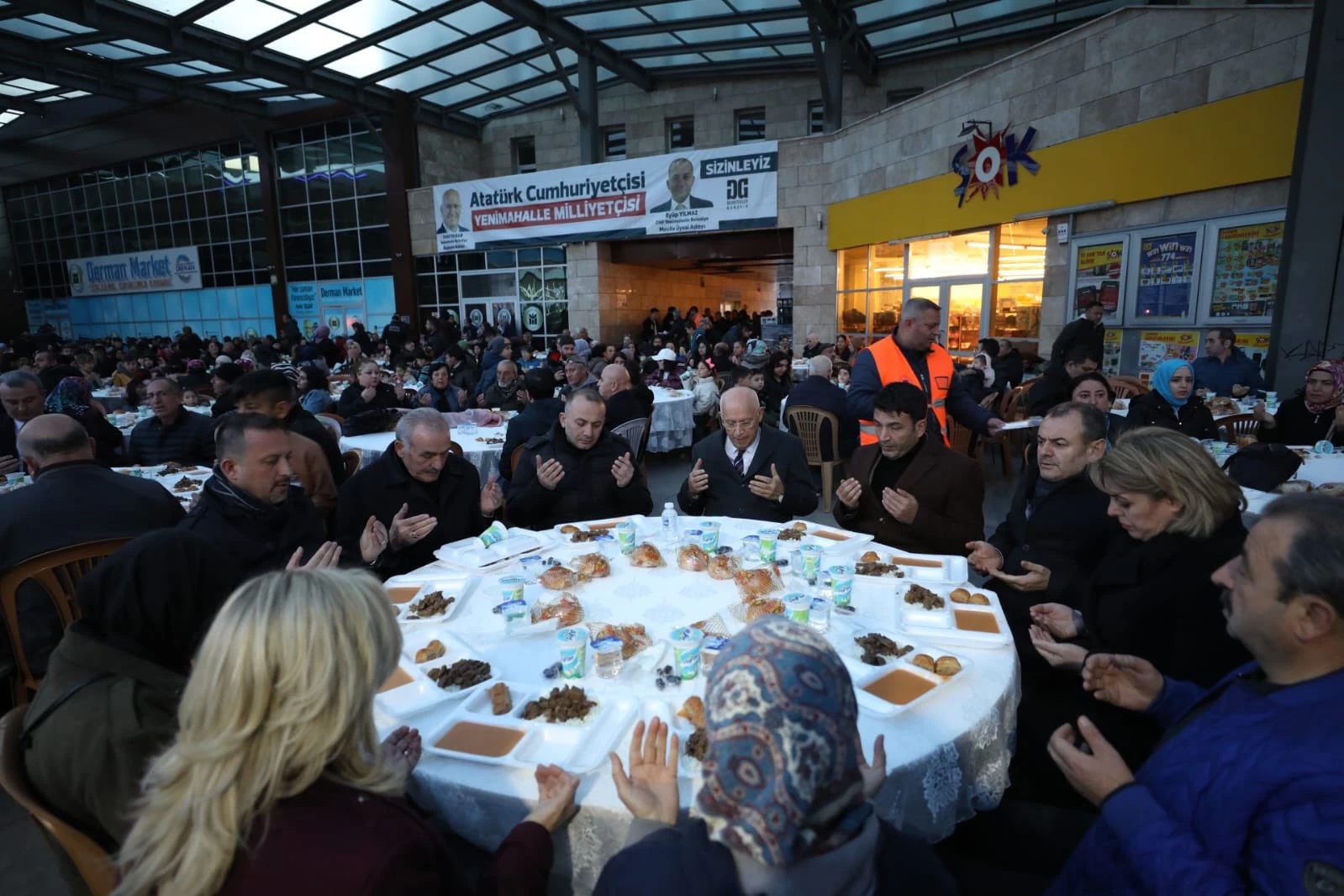 Yenimahalle Belediyesi Geleneksel Mahalle İftarları Karşıyaka'da devam etti - Resim : 3