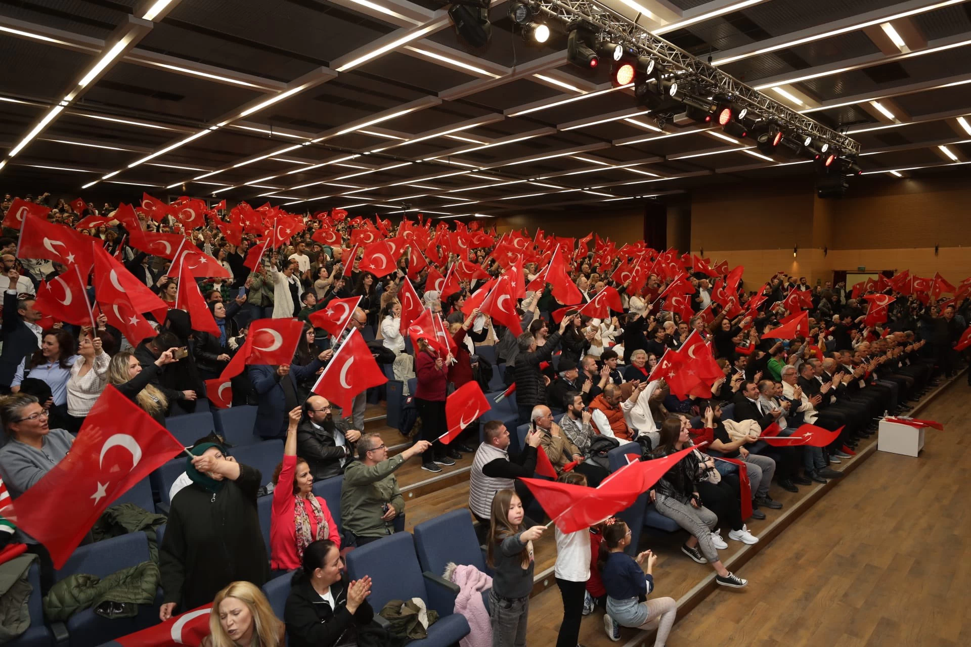 Yenimahalle Belediyesi tarafından düzenlenen etkinlikte Çanakkale şehitleri anıldı - Resim : 3