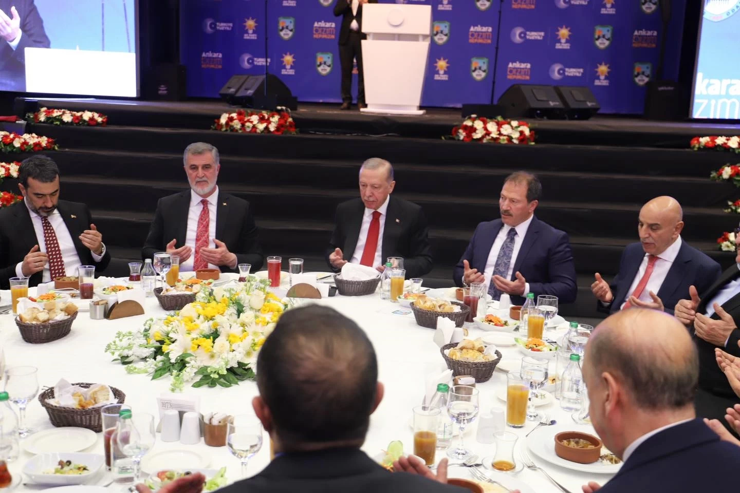 ANKESOB'un düzenlediği Esnaf buluşması iftar yemeği Cumhurbaşkanı Erdoğan'ın katılımı ile gerçekleşti - Resim : 3