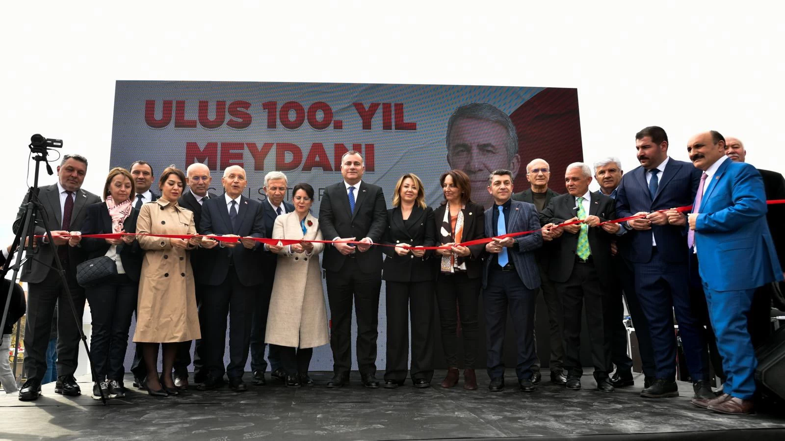 ABB Başkanı Mansur Yavaş Ulus 100. Yıl Meydanı'nın açılışını gerçekleştirdi