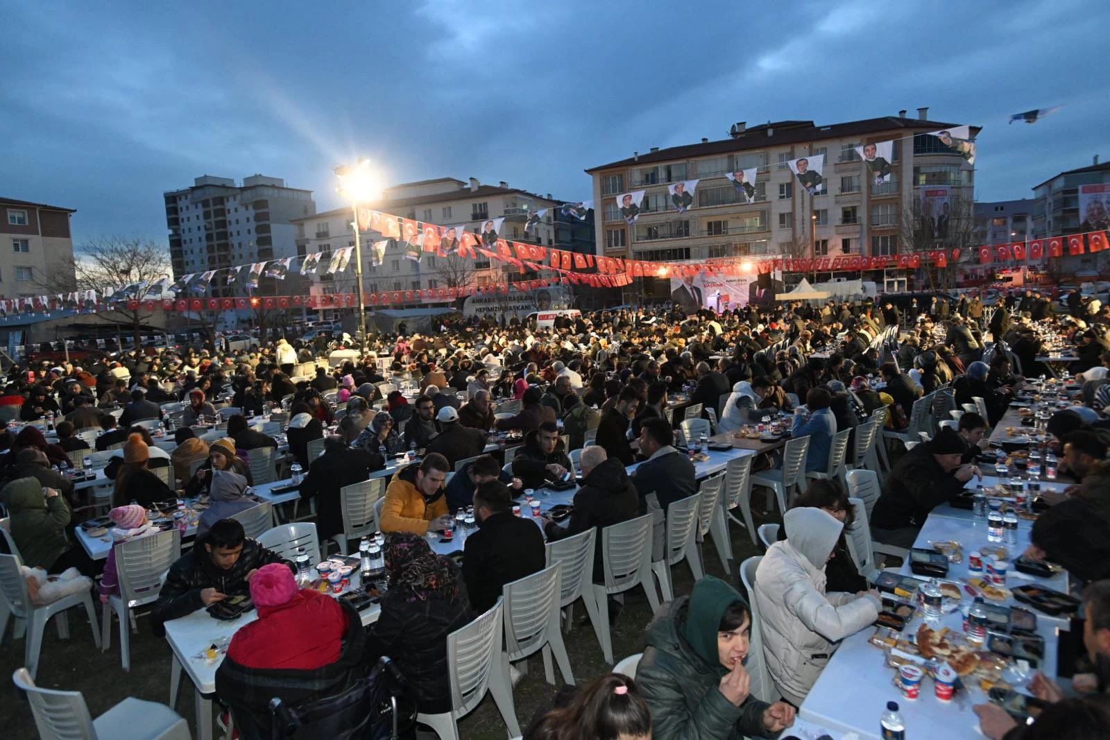 ABB Başkanı Mansur Yavaş Elmadağlılar ile iftar organizasyonunda buluştu! - Resim : 2