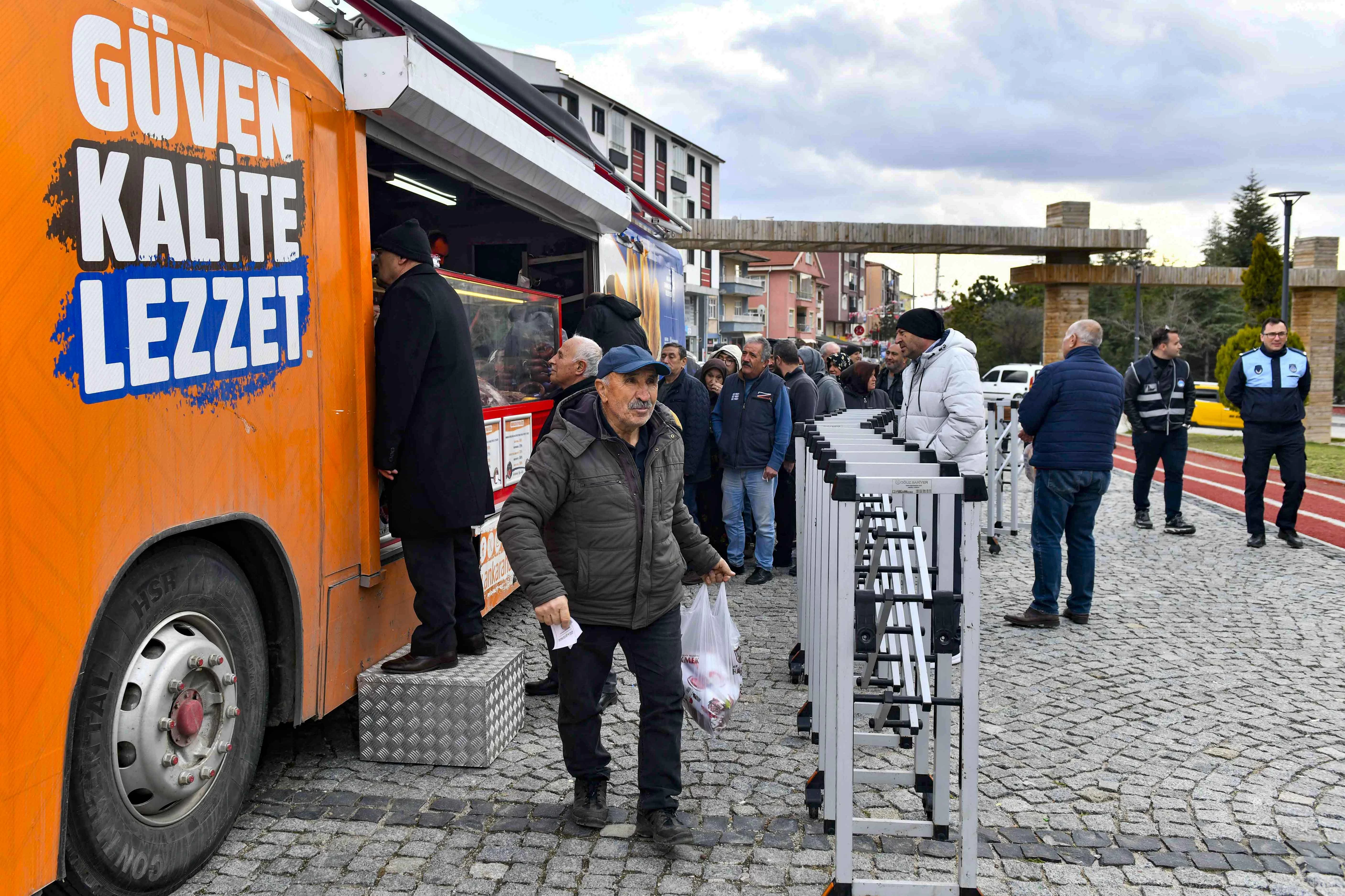 Ankaralılar uygun fiyatlı eti tüketmeye devam ediyor! 15 günde 81 ton et satıldı