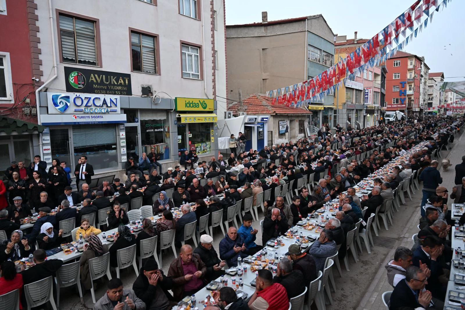 ABB Başkanı Yavaş, Şereflikoçhisarlılarla iftar sofrasında buluştu!