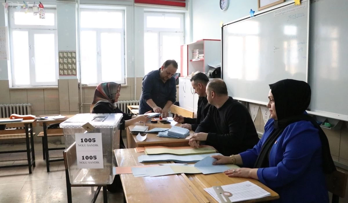 Oy kullanma işlemleri başladı! Türkiye yerel yöneticilerini seçiyor