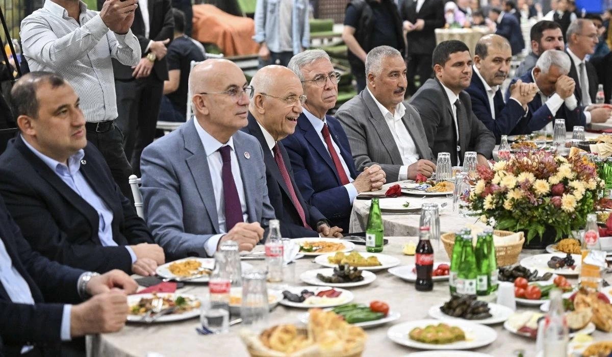 ABB Başkanı Mansur Yavaş seçildikten sonra ilk ziyaretini Toptancı Hali'ne yaptı