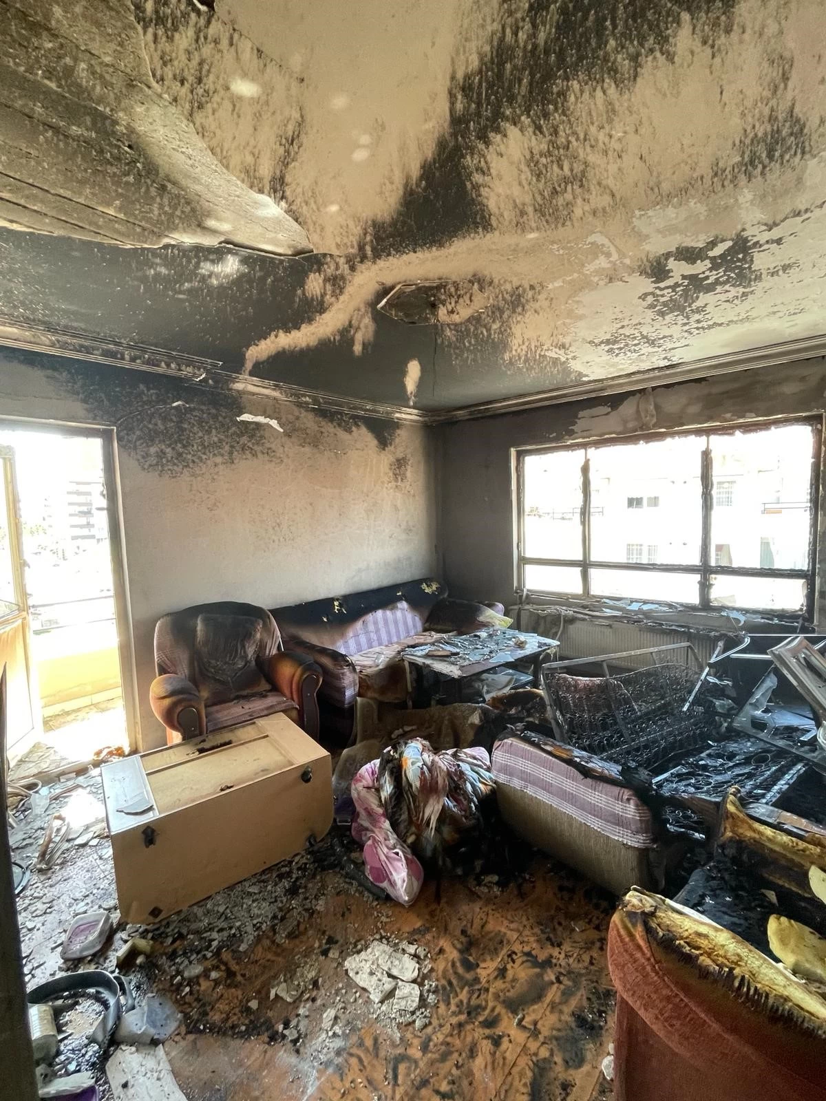 Ankara'da bir kiracı oturduğu evi yaktı!