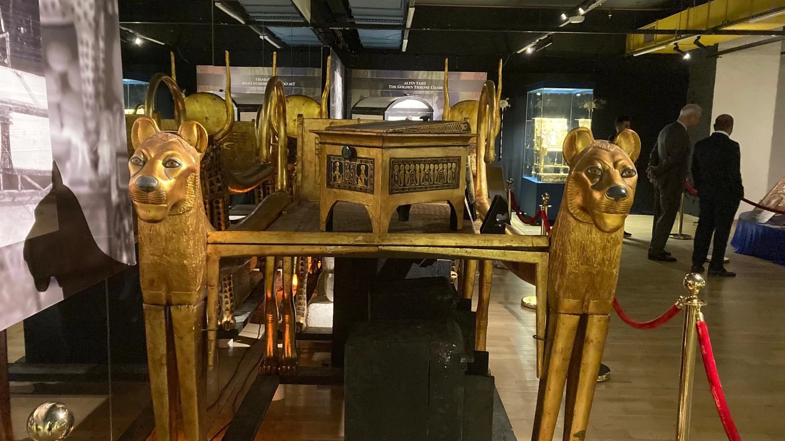 Ankara'da Antik mısır dönemlerine götüren Tutankhamun, Çocuk Firavunun Hazineleri sergisi açıldı